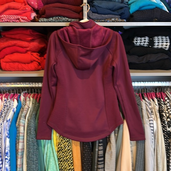 Fila burgundy purple front zip up hooded jacket size XS NWOT - Picture 3 of 3